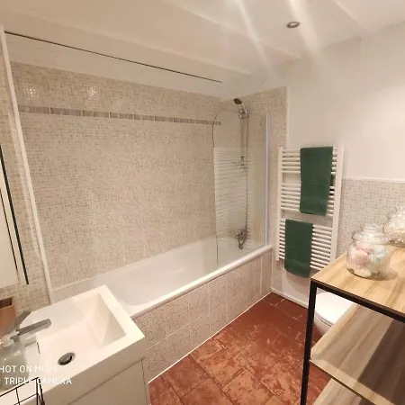 La Petite Maison Dans La Bastide Καρκασόν